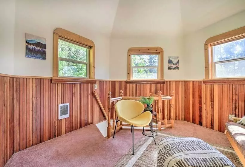 Cozy  Black Bear Retreat  By Mount Rainier!