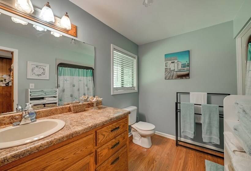 Cozy Dover Home W/ Boat Dock, Fire Pit & Deck!