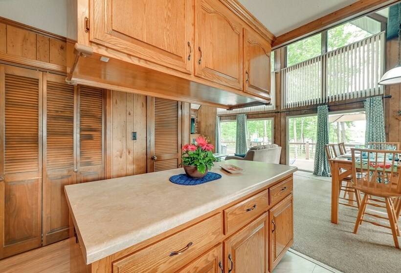 Cozy Dover Home W/ Boat Dock, Fire Pit & Deck!