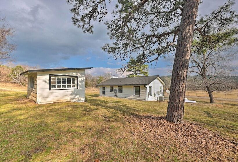 Hodgen Cottage On 650 Acres, Cozy & Scenic