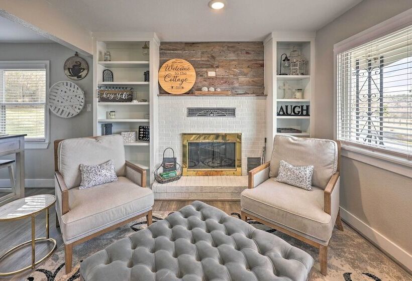 Hodgen Cottage On 650 Acres, Cozy & Scenic