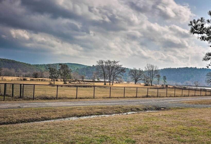 Hodgen Cottage On 650 Acres, Cozy & Scenic