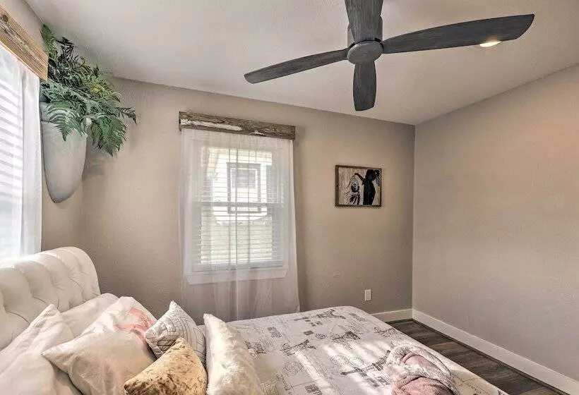 Hodgen Cottage On 650 Acres, Cozy & Scenic