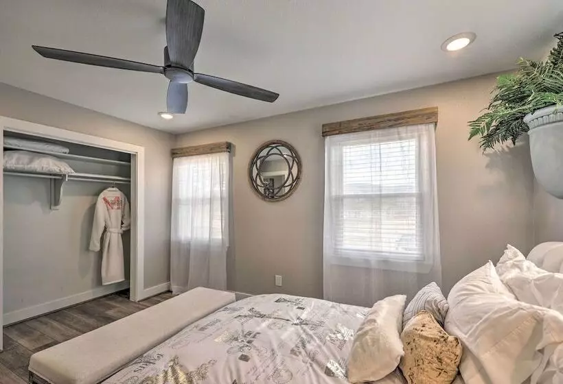 Hodgen Cottage On 650 Acres, Cozy & Scenic