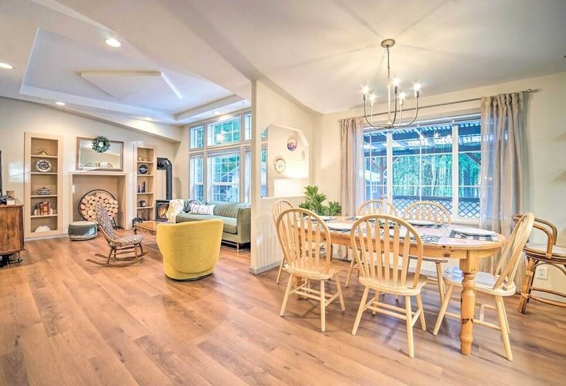 Family Home W/ Fire Pit, Grill & Fenced Yard!