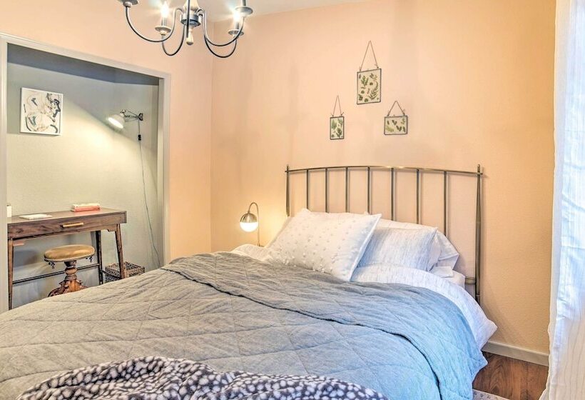 Family Home W/ Fire Pit, Grill & Fenced Yard!