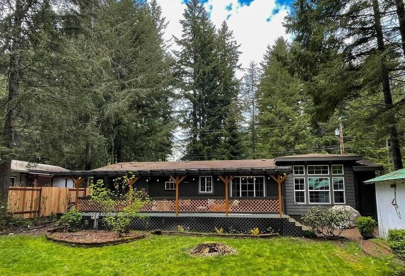 Family Home W/ Fire Pit, Grill & Fenced Yard!