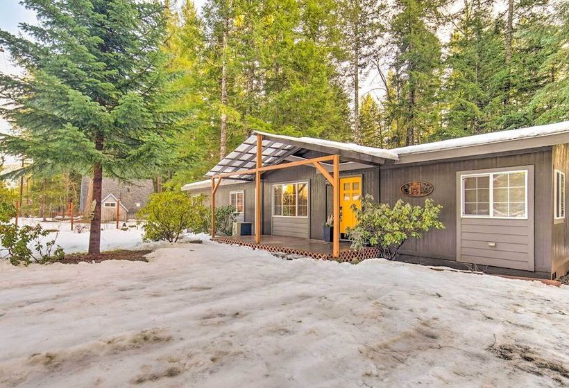 Family Home W/ Fire Pit, Grill & Fenced Yard!