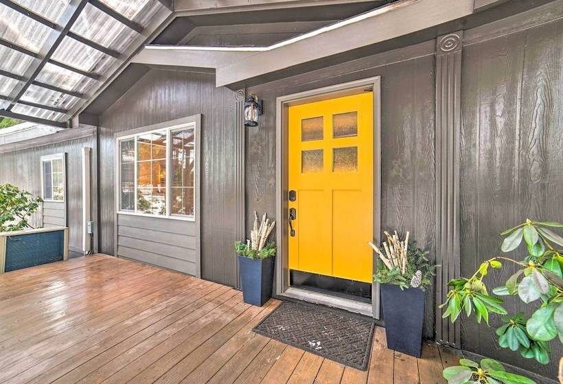 Family Home W/ Fire Pit, Grill & Fenced Yard!