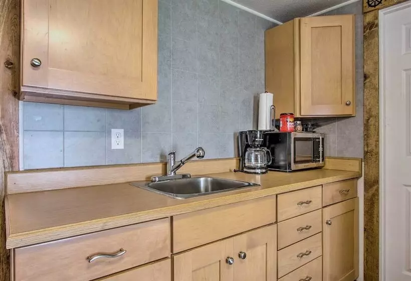 Harpers Ferry Escape: Near Hiking & Kayaking