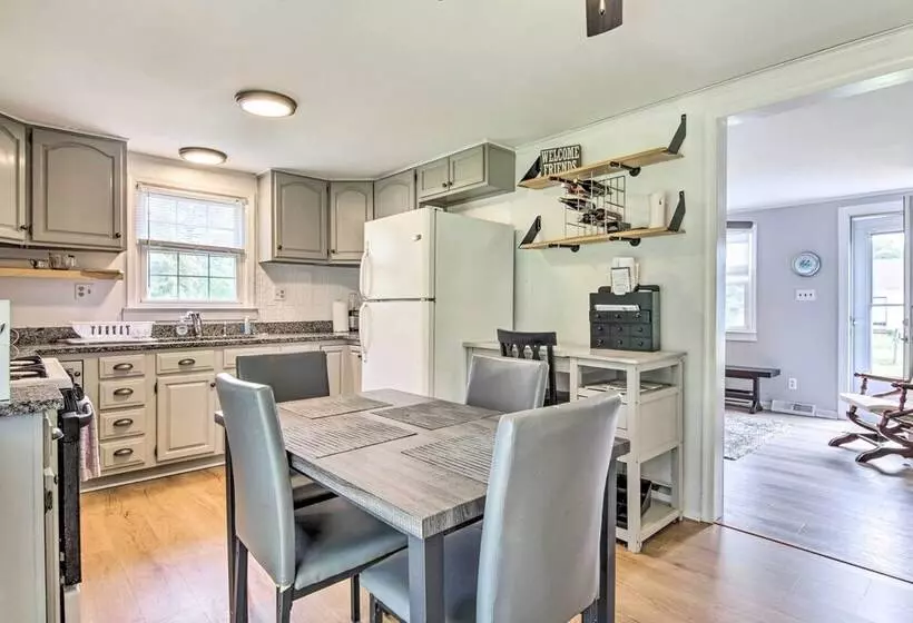 Home On Chesapeake Bay: Large Yard, Fire Pit