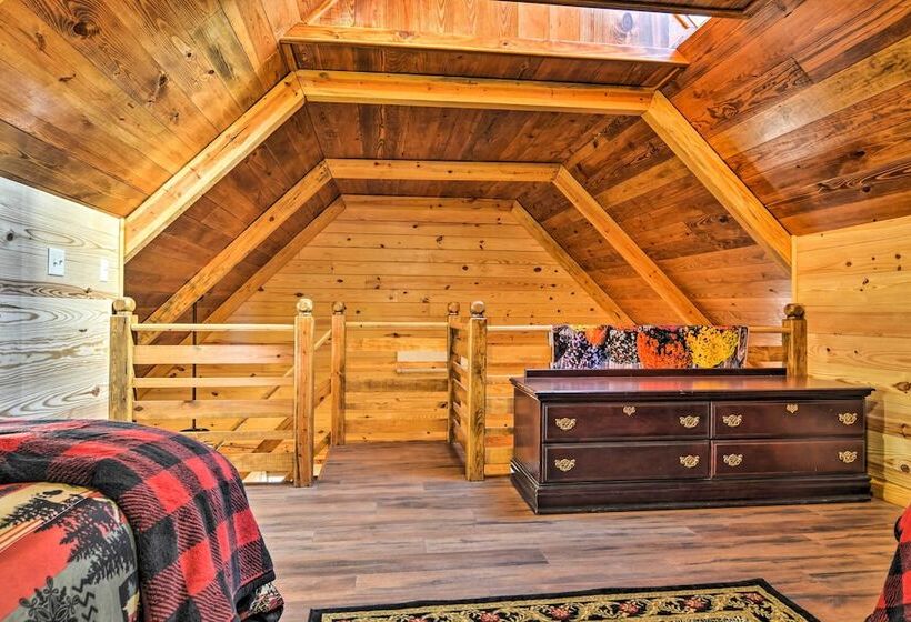 2 Mi To Lake Hamilton: Hot Springs Cabin Rental!