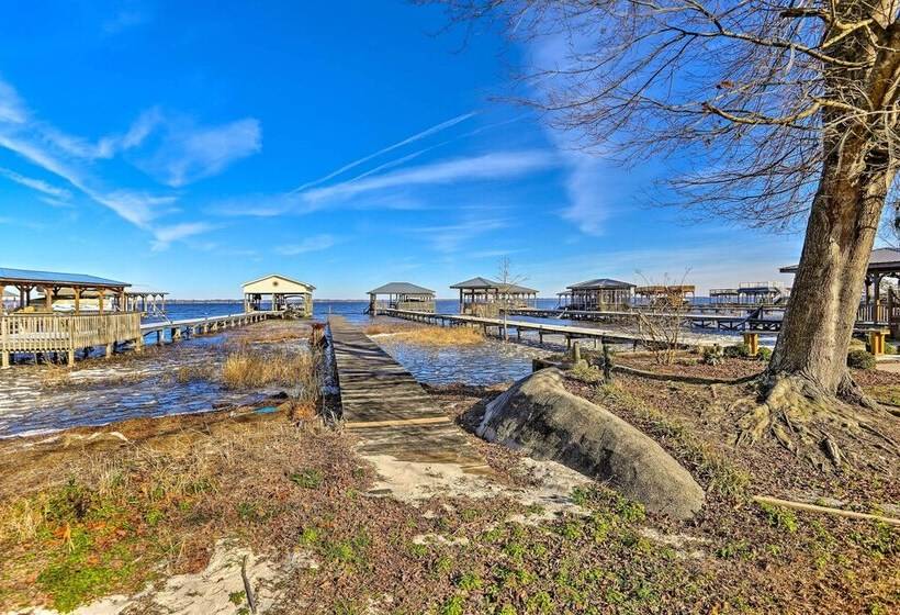 Lake Waccamaw Home W/ Fenced Yard & Shared Pier!