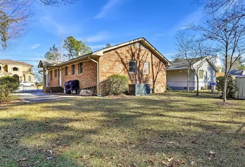 Lake Waccamaw Home W/ Fenced Yard & Shared Pier!