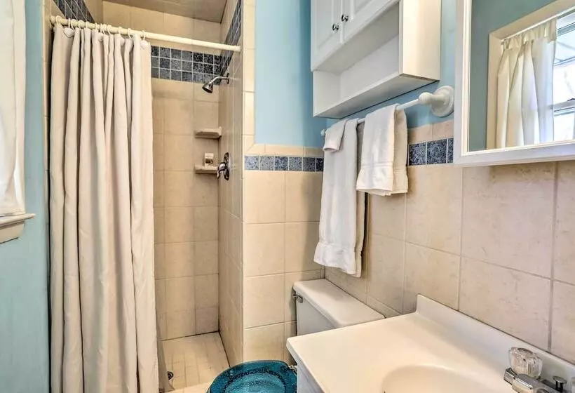 Lake Waccamaw Home W/ Fenced Yard & Shared Pier!