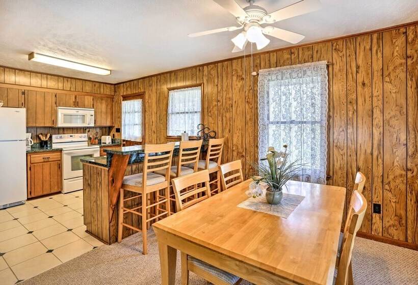 Lake Waccamaw Home W/ Fenced Yard & Shared Pier!