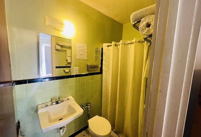 فندق على الطريق Budget Inn