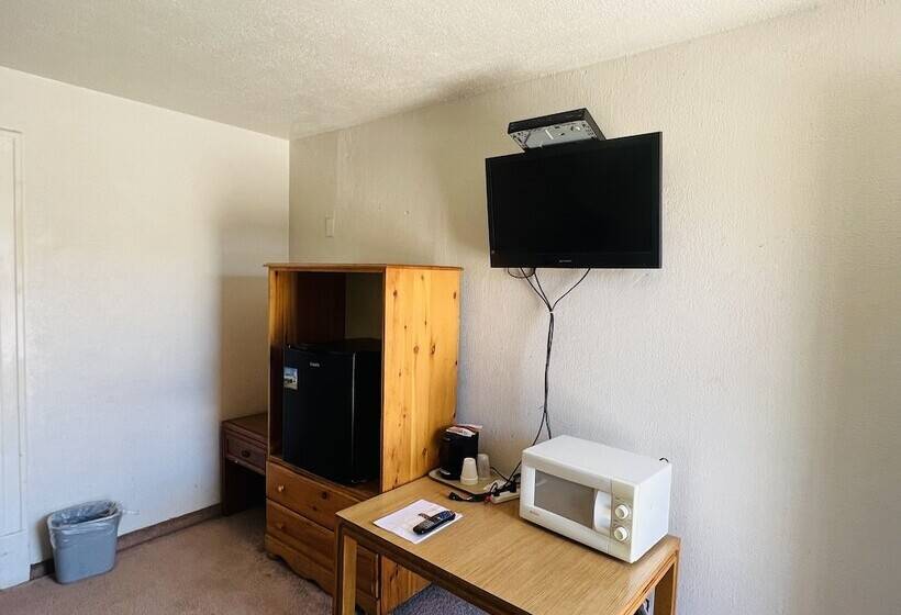 فندق على الطريق Budget Inn