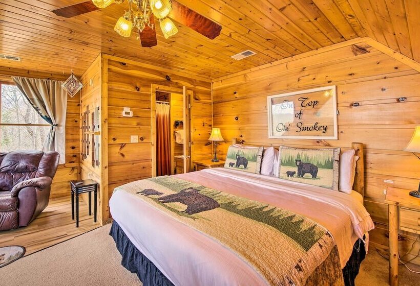 Scenic Sevierville Cabin: Hot Tub, Panoramic Views