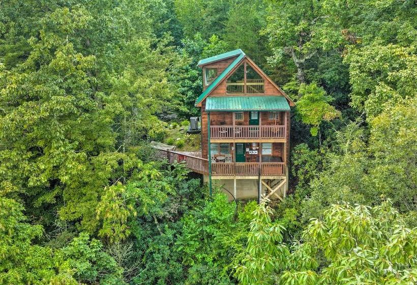 Scenic Sevierville Cabin: Hot Tub, Panoramic Views
