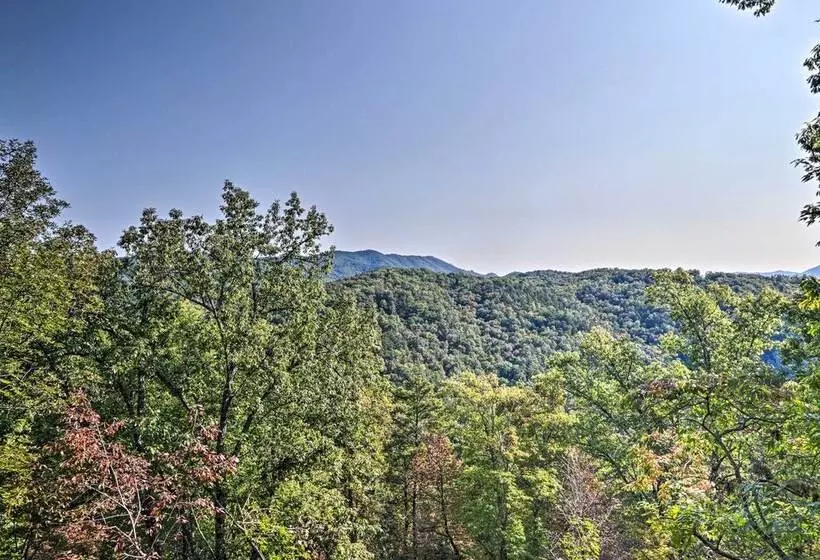 Scenic Sevierville Cabin: Hot Tub, Panoramic Views