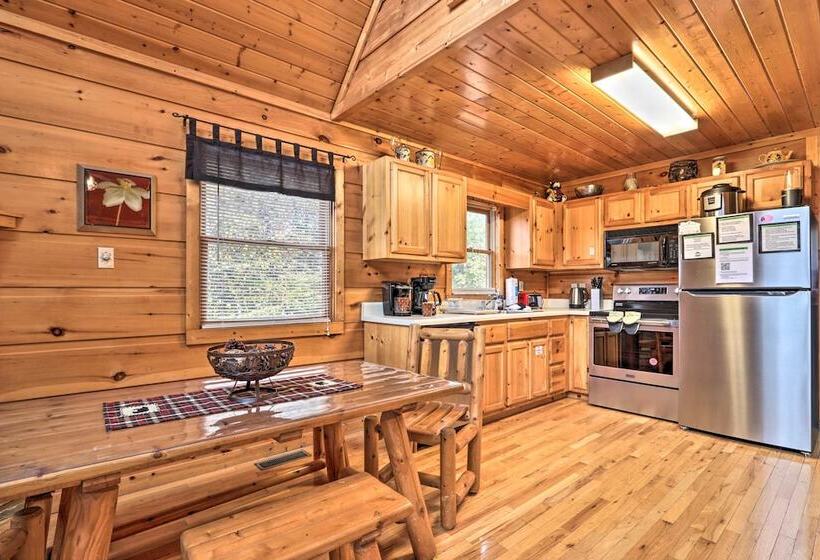 Scenic Sevierville Cabin: Hot Tub, Panoramic Views