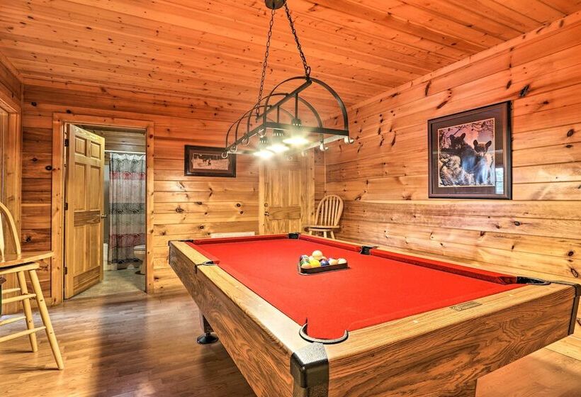 Scenic Sevierville Cabin: Hot Tub, Panoramic Views