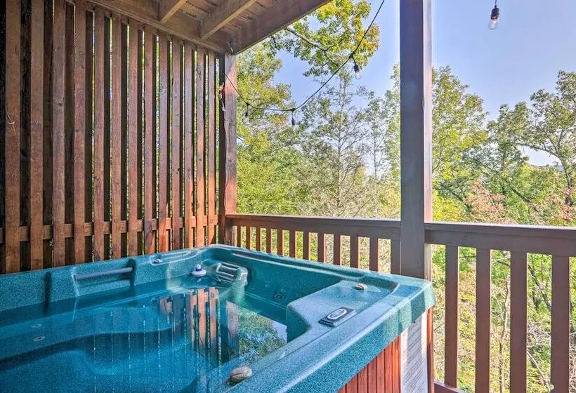 Scenic Sevierville Cabin: Hot Tub, Panoramic Views