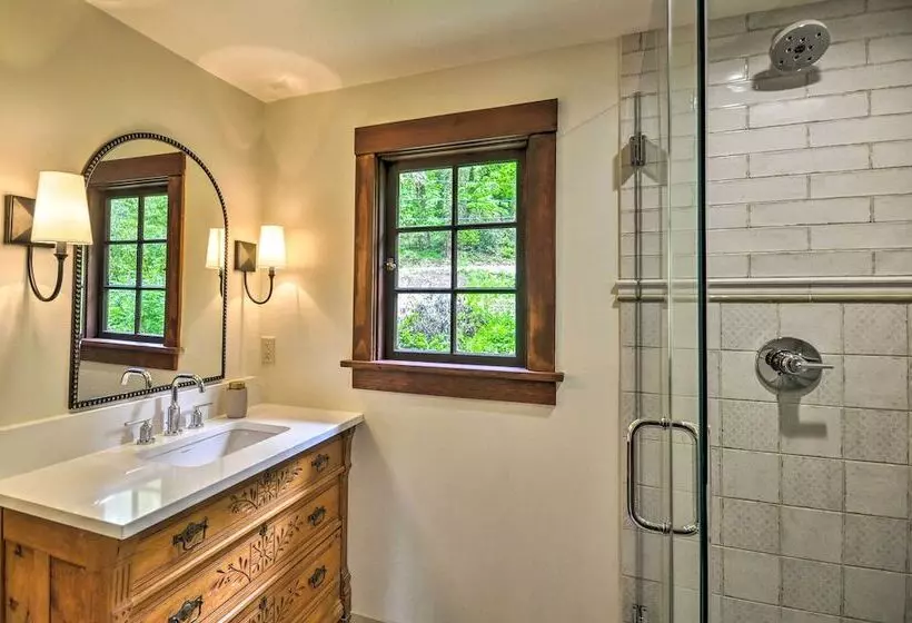 Peaceful + Elegant Cottage W/ Riverside View