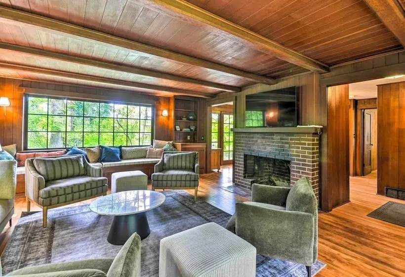 Peaceful + Elegant Cottage W/ Riverside View