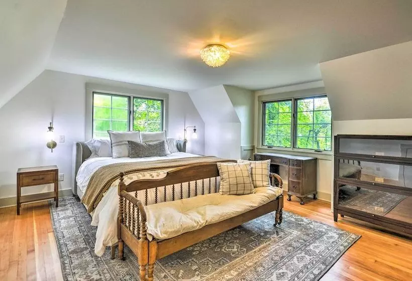 Peaceful + Elegant Cottage W/ Riverside View