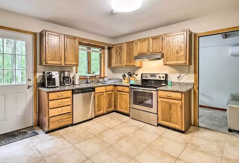 Hot Tub + Game Room: Peaceful Poconos Home!