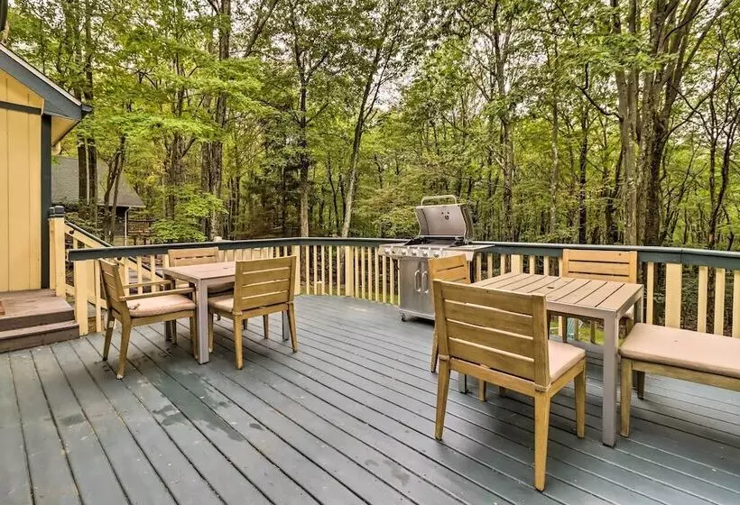 Hot Tub + Game Room: Peaceful Poconos Home!