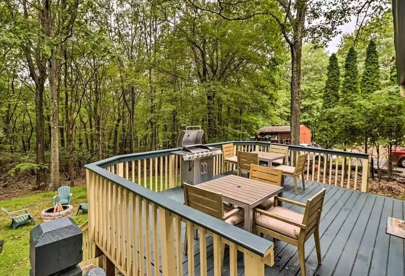 Hot Tub + Game Room: Peaceful Poconos Home!