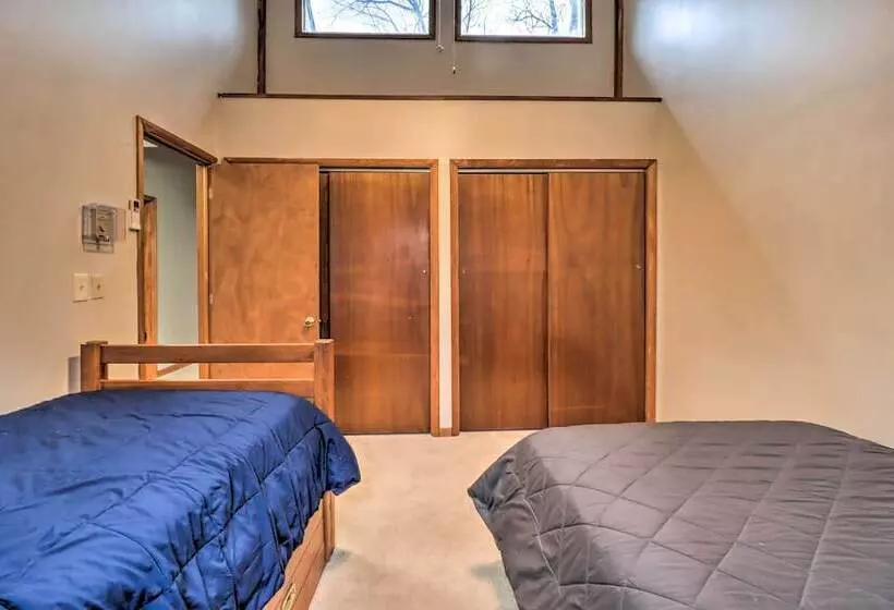 Hot Tub + Game Room: Peaceful Poconos Home!