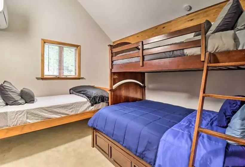 Hot Tub + Game Room: Peaceful Poconos Home!