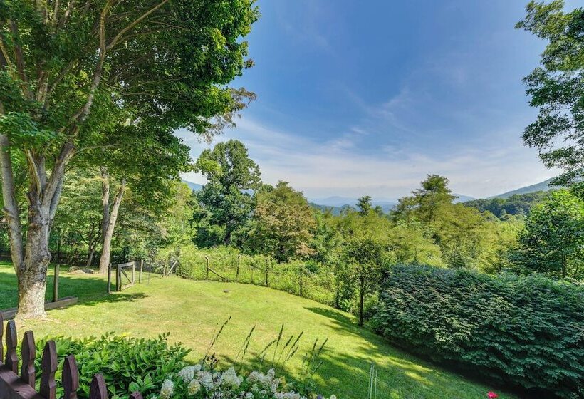 Pet Friendly Waynesville Retreat W/ Hot Tub!