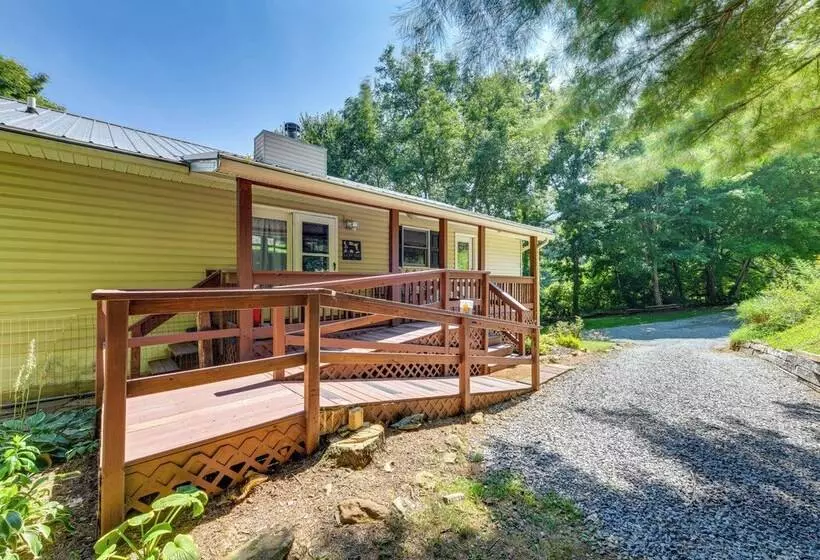 Pet Friendly Waynesville Retreat W/ Hot Tub!