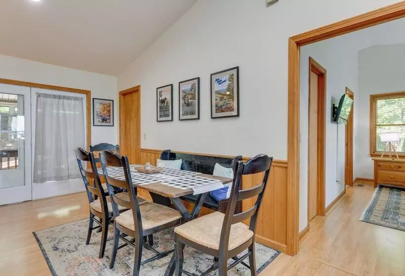 Pet Friendly Waynesville Retreat W/ Hot Tub!