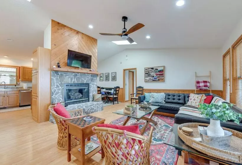 Pet Friendly Waynesville Retreat W/ Hot Tub!
