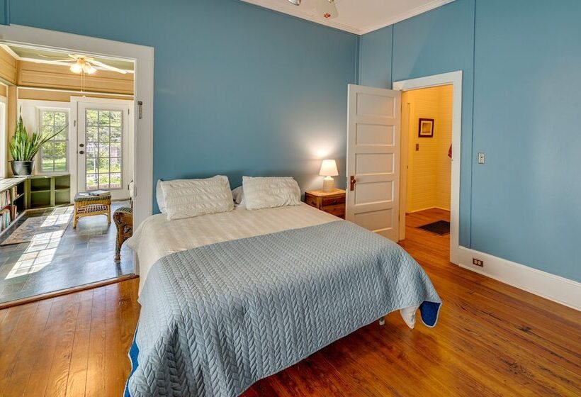 Quaint Anderson Home W/ Sunroom, Walk To Downtown!