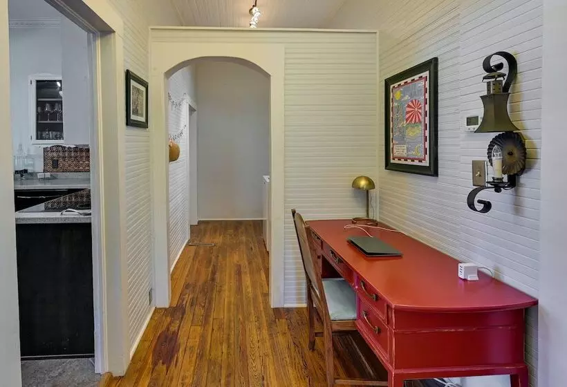 Quaint Anderson Home W/ Sunroom, Walk To Downtown!