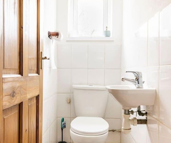 레지던스 Spacious 3 Bed House With Car Park Near Heathrow