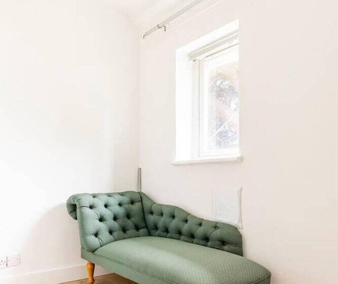 레지던스 Spacious 3 Bed House With Car Park Near Heathrow