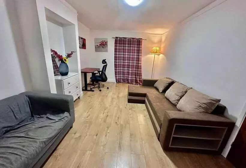 Residenssi Spacious 3 Bed House With Car Park Near Heathrow