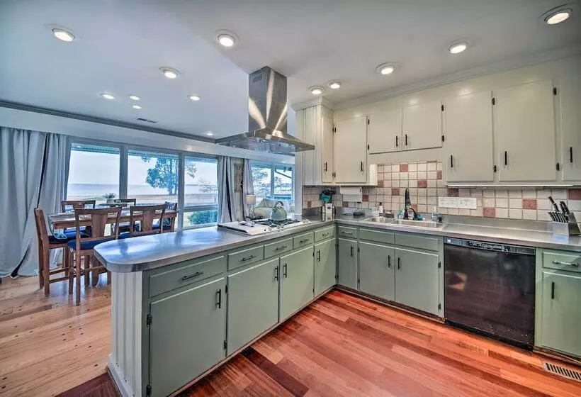 Riverfront Elizabeth City Retreat W/ Yard!