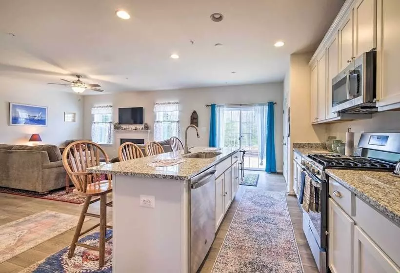 Riverside House W/ Kayaks, Piano & Fireplace