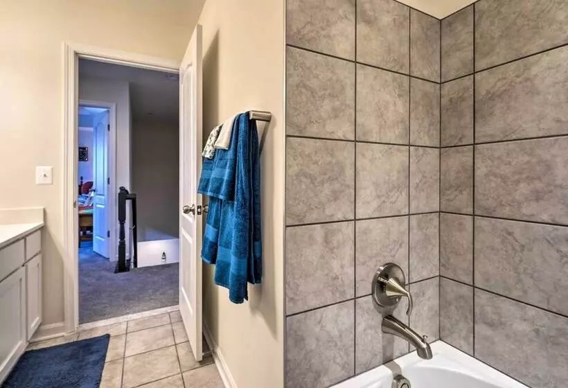 Riverside House W/ Kayaks, Piano & Fireplace