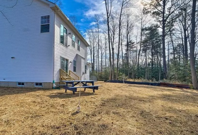 Riverside House W/ Kayaks, Piano & Fireplace