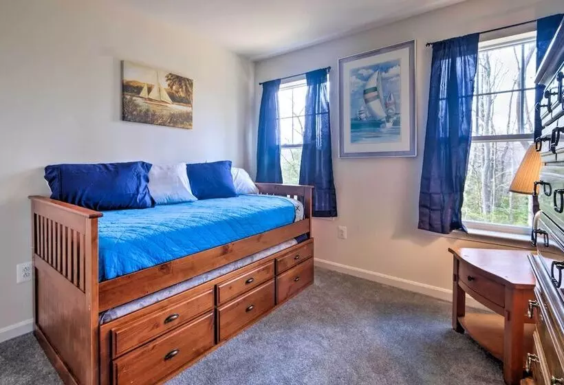 Riverside House W/ Kayaks, Piano & Fireplace